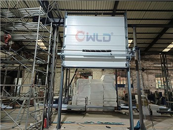 Automaattinen nostoovi ruiskutuskaapin testaukseen WLD-pajassa